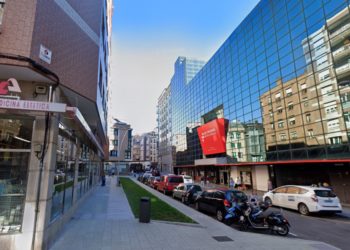 La ‘crisis de los aparcamientos’ se traslada a El Llano: «Hacen falta medidas que racionalicen y ordenen esto»