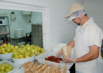 Las familias salen con «sensación agridulce e incredulidad» de la reunión con Moriyón por los comedores