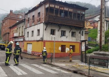 Un incendio en un inmueble de Caborana provoca el fallecimiento de una persona