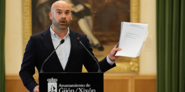 El informe sobre Cerredo lleva al Ayuntamiento a reclamar la destitución de Roqueñí, a la que acusa de «entorpecer Gijón»