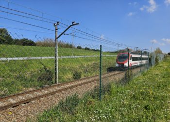 Fallece un hombre en Avilés tras ser arrollado por un tren en un paso no autorizado