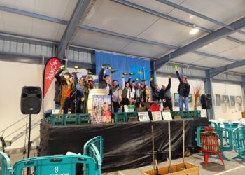 Un culín contra la contaminación: la Primer Sidre l’Añu anima la Selmana Santa con reivindicación