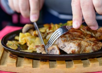 Consumidores Asturias rechaza el cobro por reservar mesa y pide «responsabilidad, no penalizaciones»