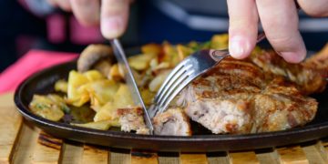 Consumidores Asturias rechaza el cobro por reservar mesa y pide «responsabilidad, no penalizaciones»