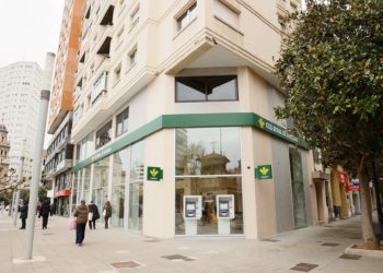 Caja Rural de Asturias inaugura su nueva oficina principal en Gijón, en la plaza del Humedal