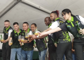 Gijón, por Montera: la sidrería lidera el campeonato de escanciadores