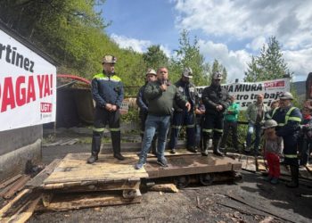 Casi trescientas personas arropan a los encerrado en la mina Miura: «Seguiremos luchando, no nos rendiremos»