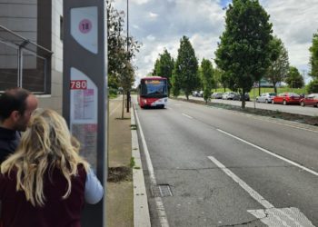 Los cambios en ‘La 18’ de EMTUSA tampoco convencen a los usuarios: «El autobús da más vueltas, y para nada»