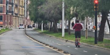 La oposición se lanza en masa contra Tráfico por el veto a los patinetes: «Es más fácil criminalizar que regular»