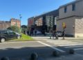 Una aparatosa colisión entre dos coches frente al Museo del Ferrocarril deja a una mujer herida leve