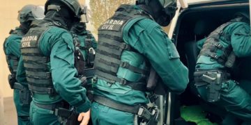 Tres horas de terror en Piedras Blancas: se hace fuerte en su casa y amenaza a su propio padre con un cuchillo