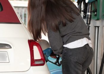 ¿Quieres ahorrar unos céntimos al llenar el depósito? Estas son hoy las gasolineras más baratas de Asturias