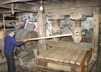 Cultura activa una llinia nueva de subvención pa la restauración y conservación de llagares tradicionales