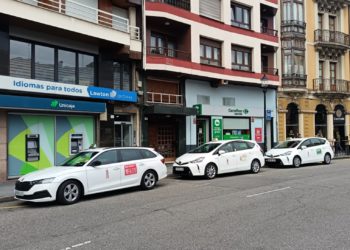 El taxi se aferra a su «buen servicio» y las tarifas reguladas ante el aterrizaje de Uber: «Nos toca pelear en los juzgados»