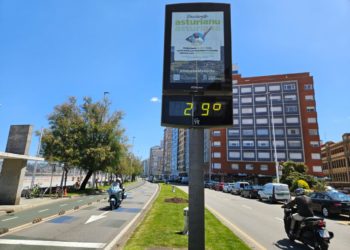 Playa, agua y helados…El calor seguirá en Gijón la próxima semana, con máximas que superarán los 30ºC