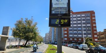 Playa, agua y helados…El calor seguirá en Gijón la próxima semana, con máximas que superarán los 30ºC