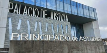 Tres años y medio de cárcel para uno de los autores de un robo a punta de pistola en un hotel gijonés