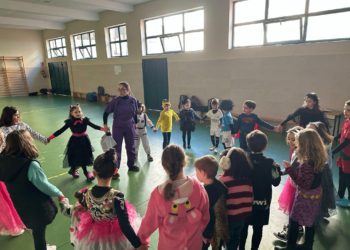 Tensión por las plazas escolares en las Cuencas: decenas de familias se sienten «expulsadas» de los colegios que eligieron