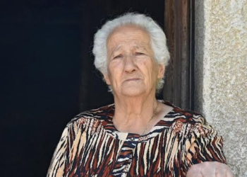 El reconocimiento a toda una vida contando Somiedo: Alegría Feito, guardiana de la memoria oral asturiana