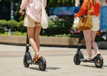 De la bomba de la prohibición al frenazo: Gijón implementará una nueva normativa para los patinetes