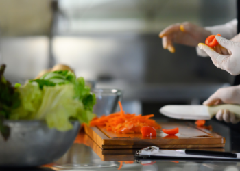 «Fuera de control»: cocineras y auxiliares de las escuelas infantiles de Gijón se ven sobrecargadas