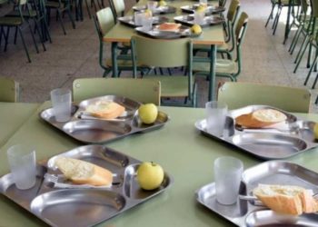 Las familias de Gijón, entre la prudencia y la ira ante el posible precio de los comedores: «Pagar 147 euros al mes sería inasumible»