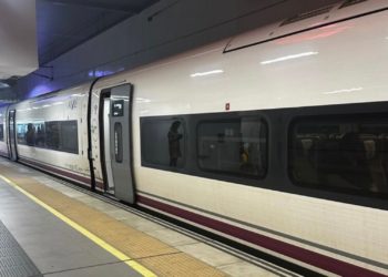 Una caída del suministro eléctrico paraliza el tráfico ferroviario de alta velocidad entre Asturias y Madrid