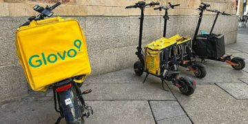 Ayuntamiento y repartidores sellan la paz tras la crisis de los patinetes: «Fue impactante, pero ya está todo solucionado»