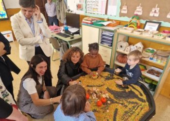 «Escuelinas sin lavadora ni guantes»: las educadoras denuncian el lado oculto de la red infantil asturiana