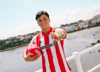 El Sporting ficha un delantero: el argentino Sarco, primer refuerzo para el ataque
