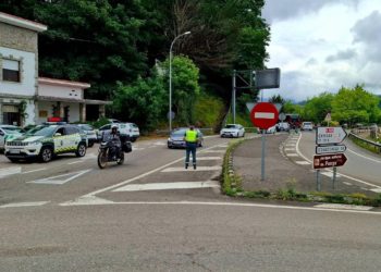 Conduce 35 kilómetros de manera temeraria, sin carnet y con cobre robado, tras saltarse un control