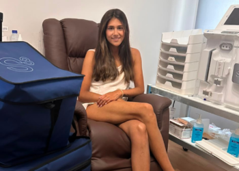 Aída Amado, la asturiana que casi se queda atrapada en Mallorca por viajar con su máquina de diálisis: «Me dijeron que no podía subir a ningún avión»