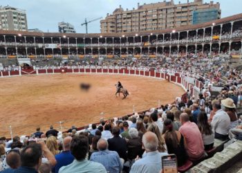 Asturies Antitaurina también pide la retirada del sello ‘Ciudad Amiga de la Infancia’ a Gijón por el acceso de menores a los toros