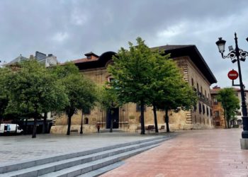 El TSJA no considera fijos a los trabajadores públicos temporales, pero avala indemnizarles con hasta 10.000 euros ante abusos