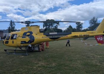 Un turismo aplasta contra el quitamiedos de la N-630 a sus tres ocupantes, dejándolos heridos