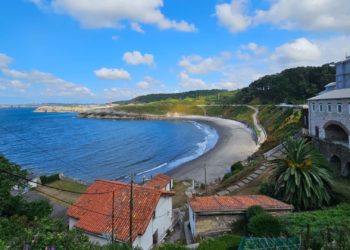 Greenpeace da la voz de alarma: Asturias tiene la costa con mayor riesgo de inundaciones del norte de España