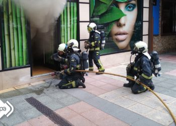 Arde parcialmente un centro estético de La Felguera