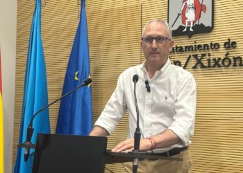 El PSOE comparte las sospechas del resto de la oposición y considera que el cese de Oliver Suárez «no es casual»