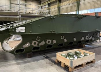 La paralización de proyecto VAC lleva a la plantilla de la Fábrica de Armas a solicitar ayuda institucional