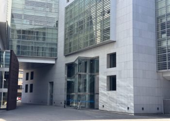 Cinco años de prisión por intentar matar a su pareja en Gijón, con la que convivía pese a tener una orden de alejamiento