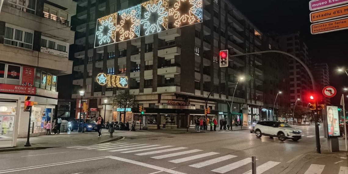 Germán Vizcaíno seguirá iluminando la Navidad gijonesa: la mayor parte de motivos lucirán también de día