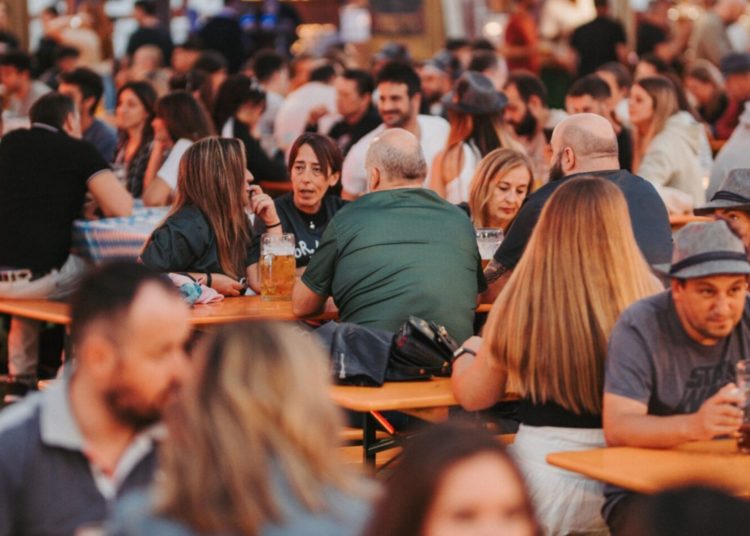 ¡Que la ‘mareona’ se prepare para un gol cervecero! El Oktoberfest celebra hoy el Día del Sporting