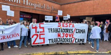 La plantilla del Hospital de Jove estudia retomar las movilizaciones ante el «incumplimiento del convenio»
