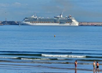 El ‘Liberty of the Seas’ toca puerto por primera vez en El Musel: un ‘emisario de la libertad’ como tres campos del fútbol