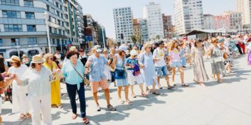 Xixón despide la Selmana Grande cola Danza Prima y el Restallón