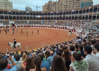 «Es un abono entre tabaco, alcohol y violencia»: Franz Weber censura la promoción juvenil para asistir a los toros