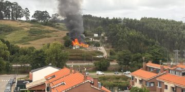Un incendio afecta a varias chabolas en Gozón