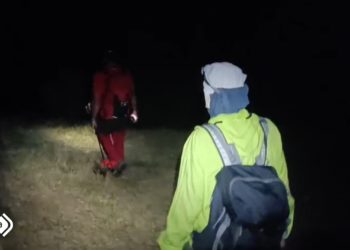 Rescate nocturno en Ponga tras dos horas de caminata: localizan agotado y desorientado a un montañero de 69 años