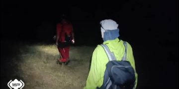 Rescate nocturno en Ponga tras dos horas de caminata: localizan agotado y desorientado a un montañero de 69 años
