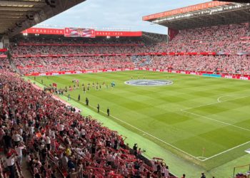 24.601 aficionados se congregaron en El Molinón para presenciar el agrio debut del Sporting en Liga